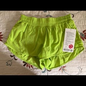 Lululemon NWT sz 4 Hotty Hot Short 2.5”- Lime Pop